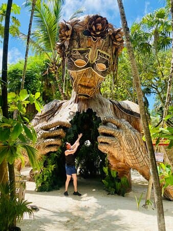 Escultura Ven a la Luz