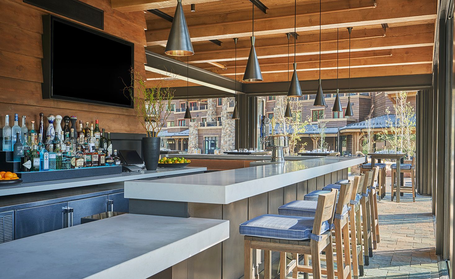 Backcast Bar & Grill