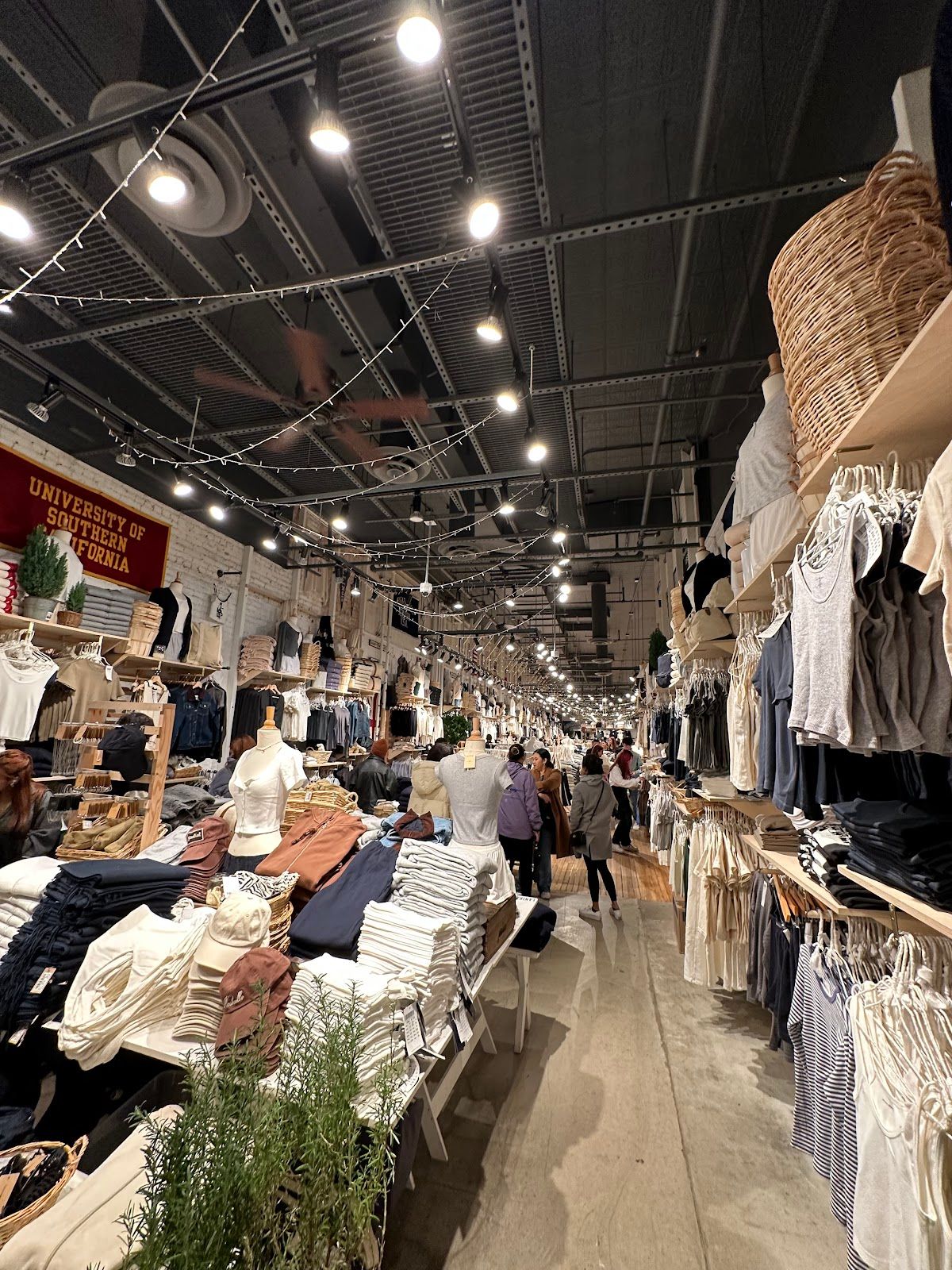 Brandy Melville - Flagship