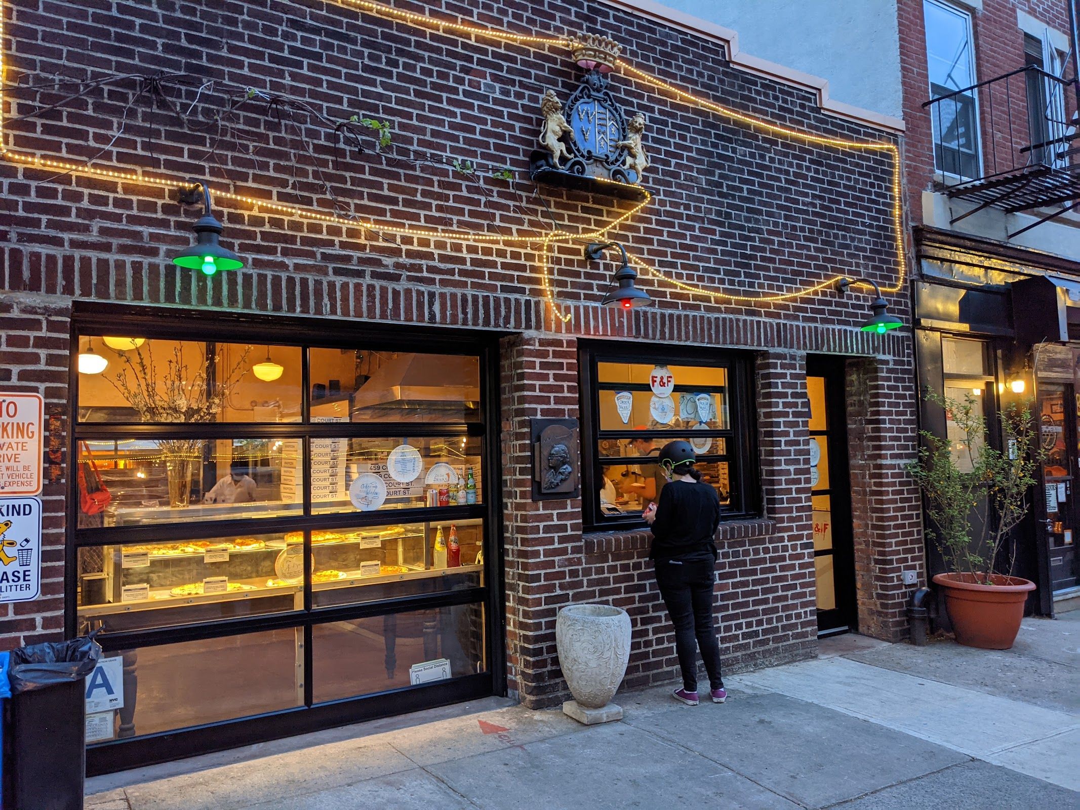 F&F Pizzeria