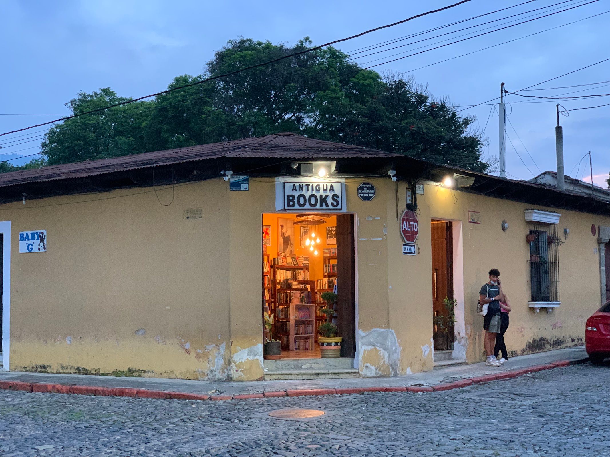 Antigua Books