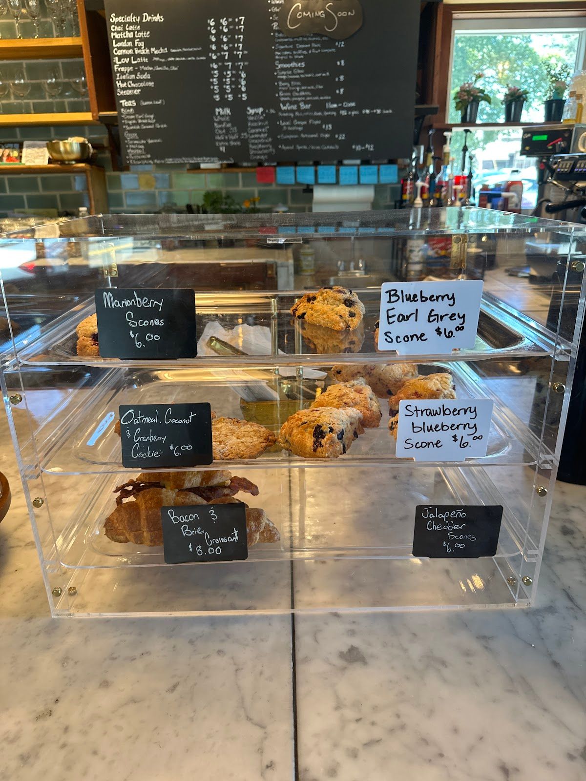 Elohveē Coffee Shop and Wine Bar