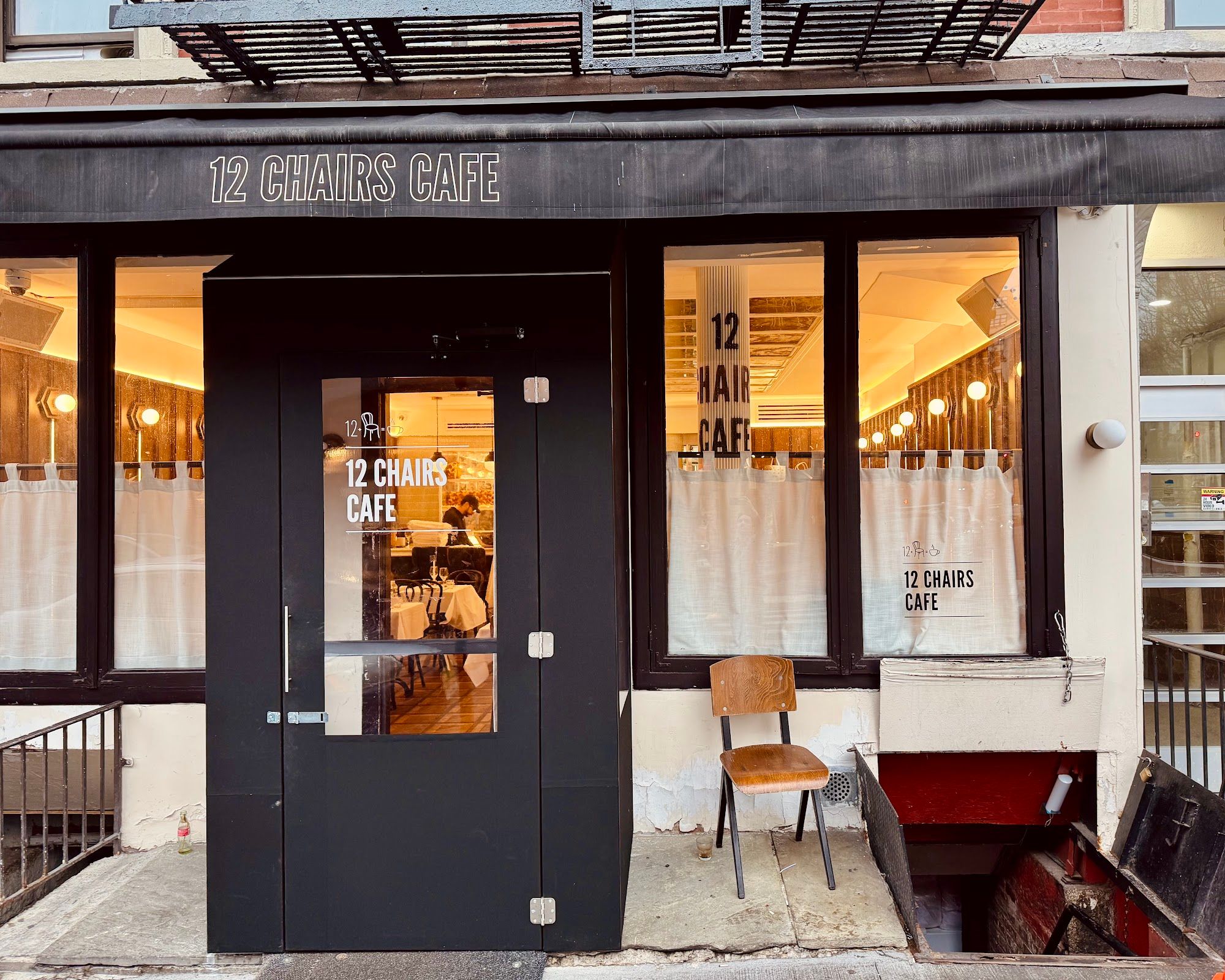 12 Chairs Cafe