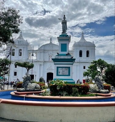 León