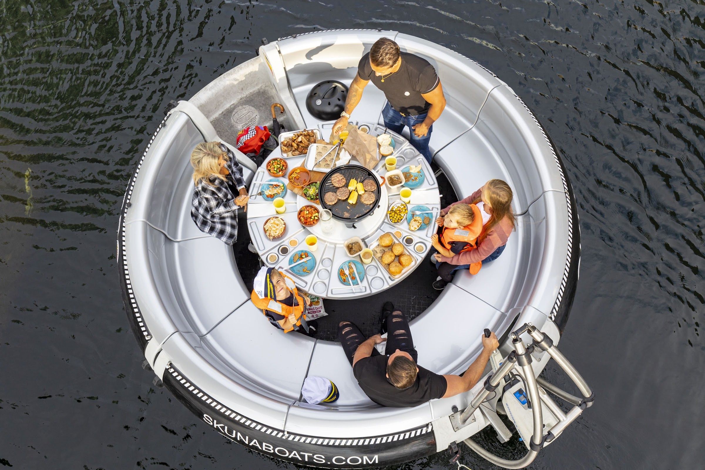 Skuna - Sauna, BBQ, Hot Tub & Igloo Boats (Canary Wharf)